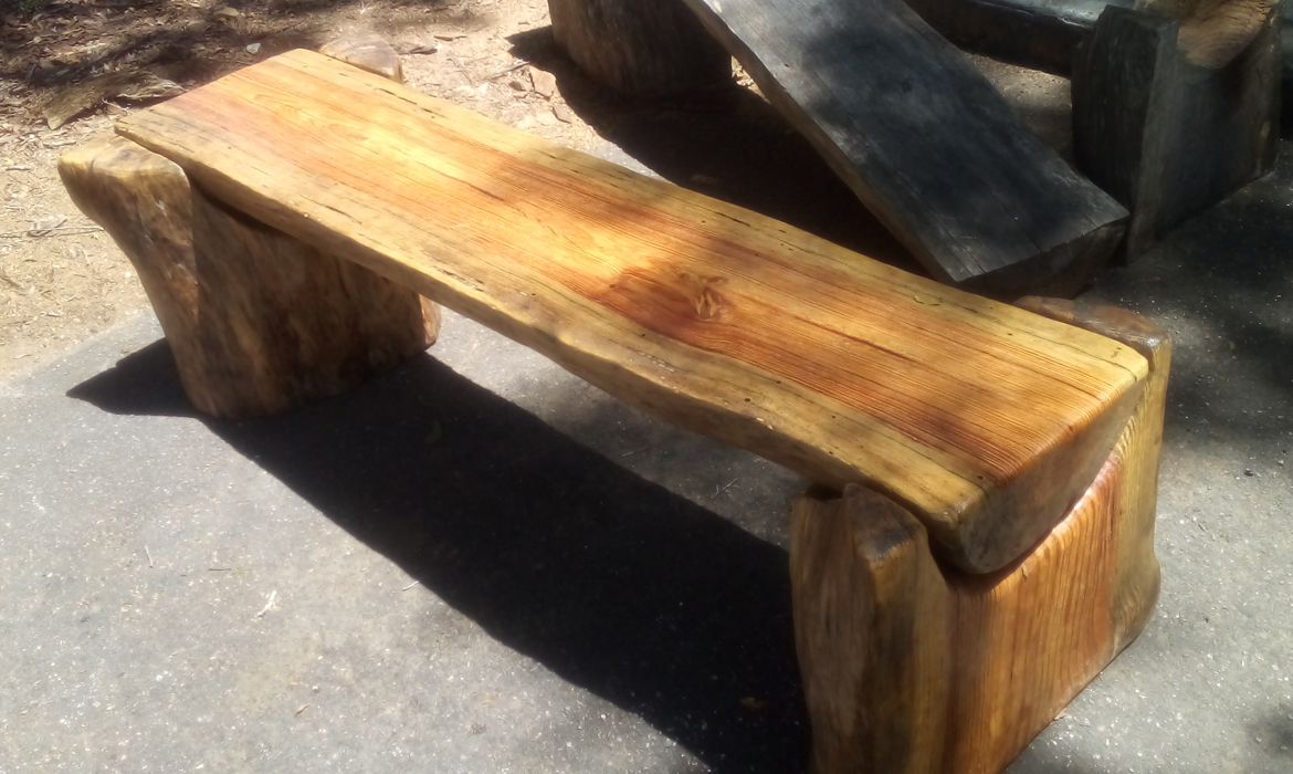 Simple Log Bench by Elvis Caron